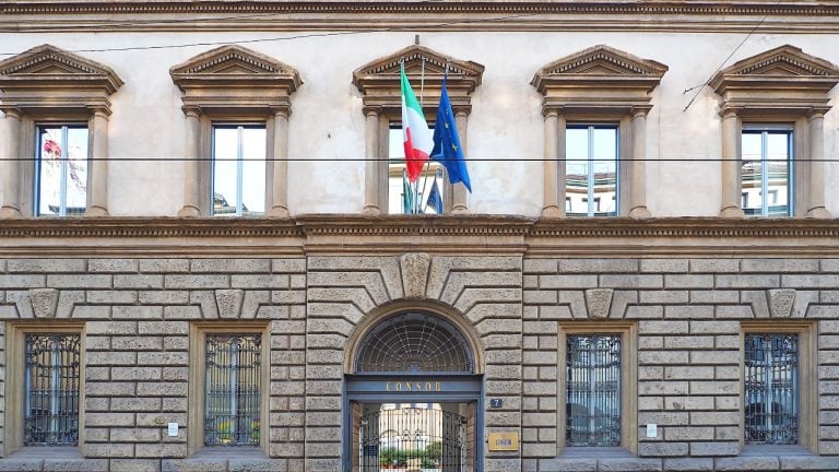 Il regolatore italiano avverte Binance Crypto Exchange non autorizzato a fornire servizi di investimento in Italia