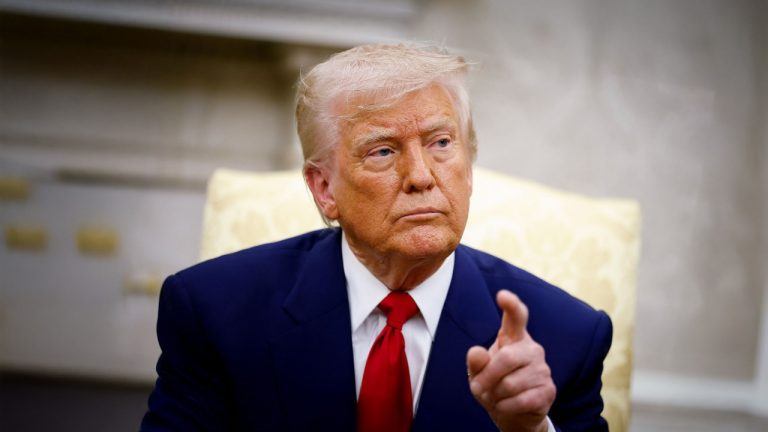 트럼프, 러시아 갈등 종식을 위해 중국에 최대 100% 관세 부과 촉구